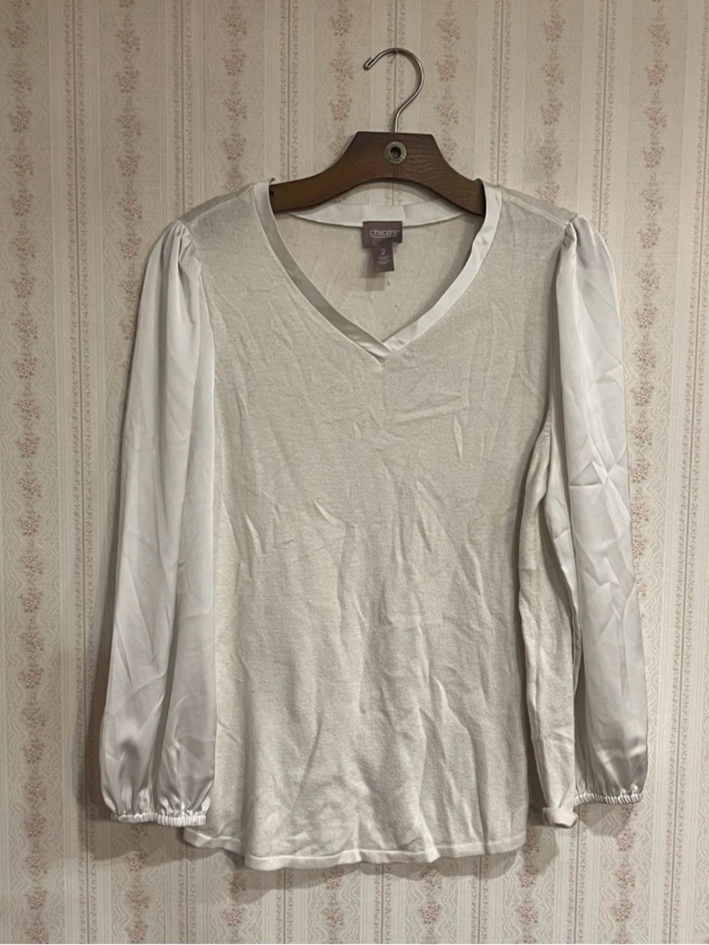 Long Sleeve V-Neck Puff Sleeve Top in White